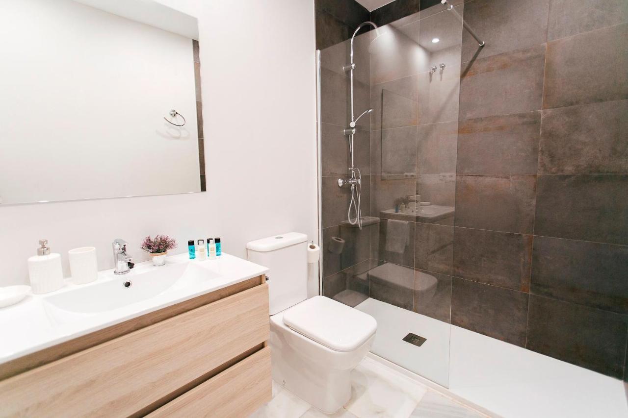 Minty Stay - 3Bd Cathedral Севилья Экстерьер фото