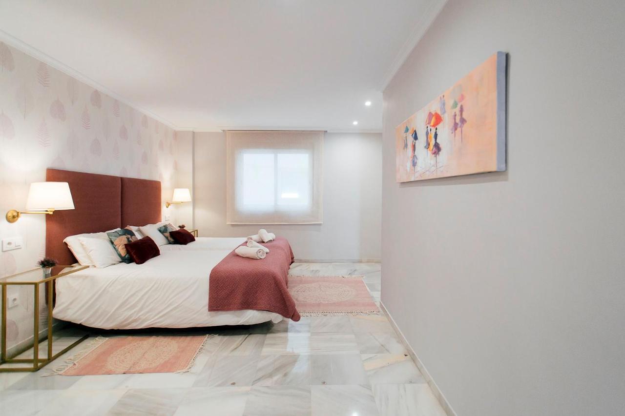 Minty Stay - 3Bd Cathedral Севилья Экстерьер фото